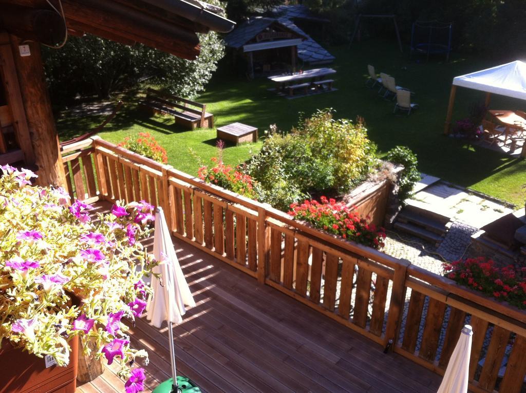 Bed and Breakfast Les Trompeurs chez Odette Cogne Zimmer foto