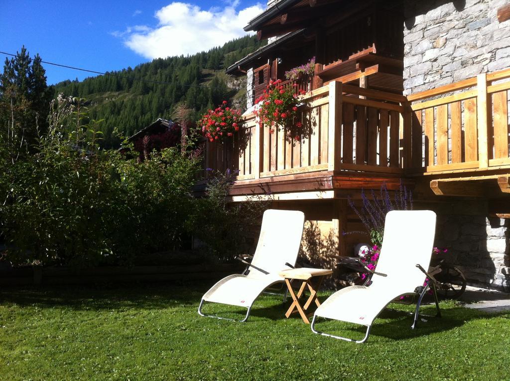 Bed and Breakfast Les Trompeurs chez Odette Cogne Zimmer foto