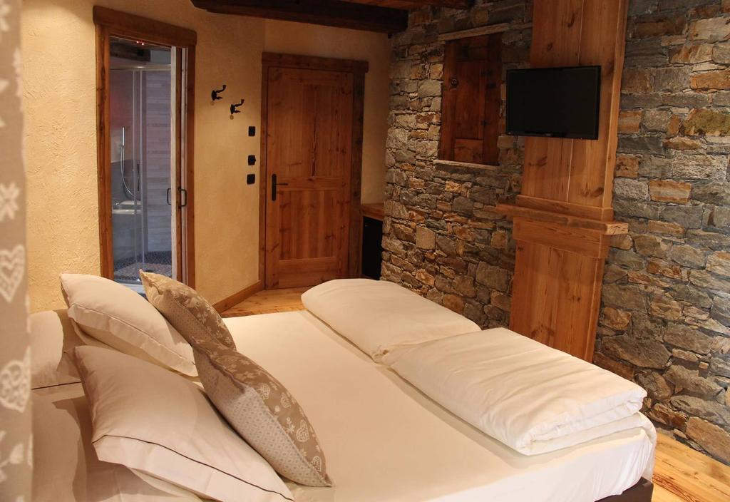 Bed and Breakfast Les Trompeurs chez Odette Cogne Zimmer foto