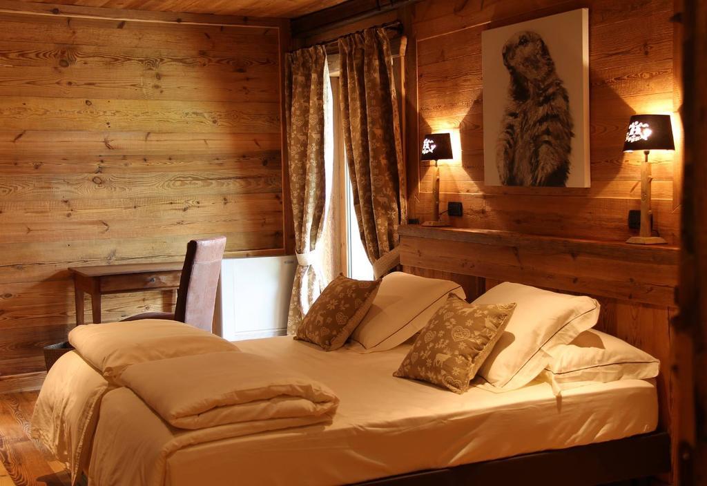 Bed and Breakfast Les Trompeurs chez Odette Cogne Zimmer foto