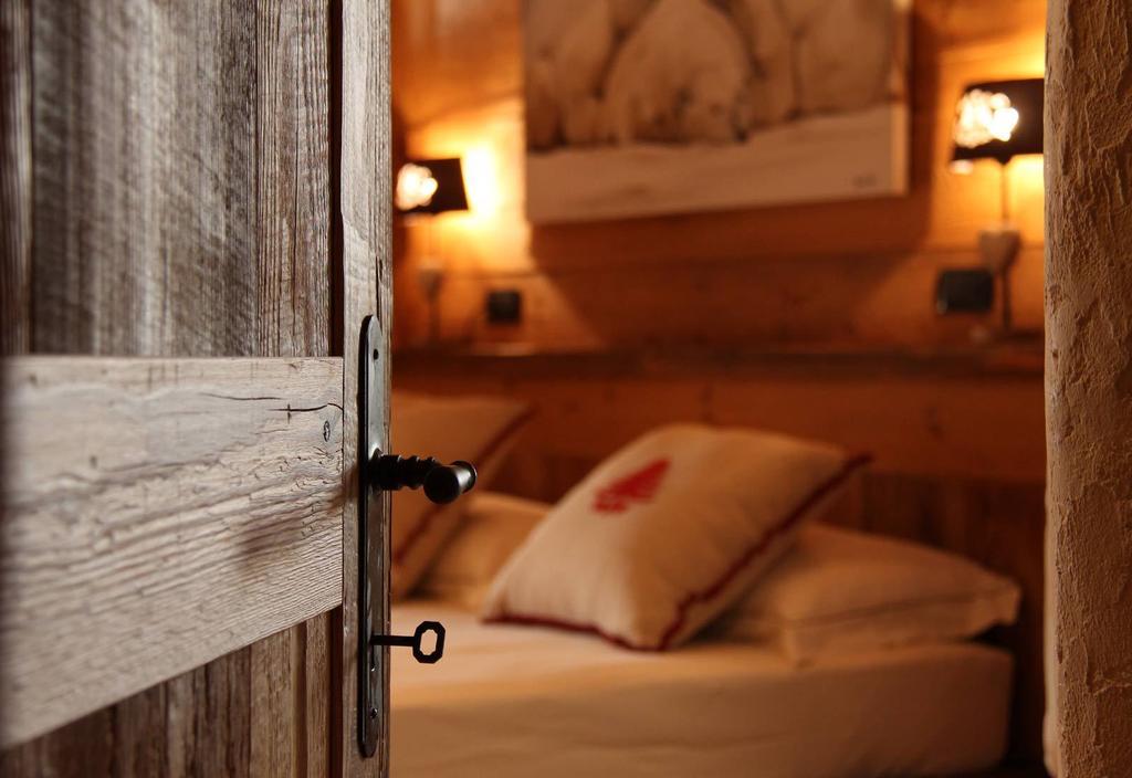 Bed and Breakfast Les Trompeurs chez Odette Cogne Zimmer foto