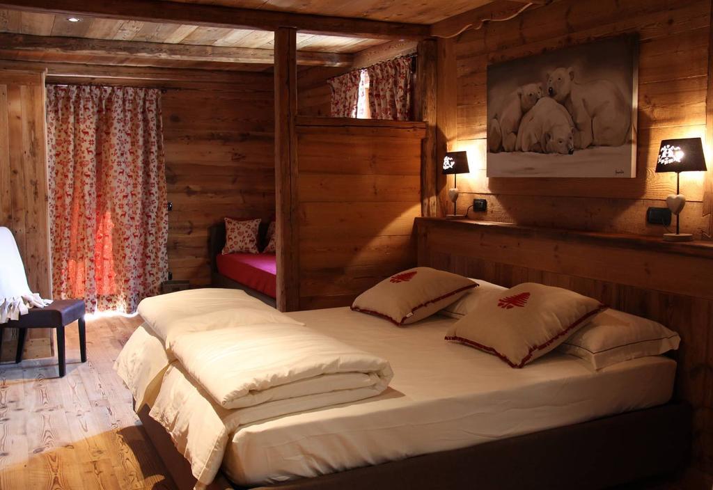 Bed and Breakfast Les Trompeurs chez Odette Cogne Zimmer foto